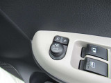 駐車時や狭い道でのすれ違い時に気を使うミラー。電動格納式ドアミラーはそんな時に便利です。