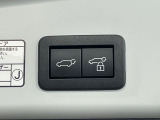 【パワーバックドア】スマートキーや運転席のボタンを押すだけでリアゲートが自動で開閉します!荷物を持っている時や、高い位置にあるバックドアを閉める際に便利な機能です♪