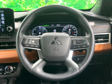 【純正革巻きステアリング】上質な革を使用することで、手にしっかり馴染みとても運転しやすいハンドルです♪