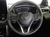 快適な操作性の運転席、ハンドルも綺麗に清掃済みです。もちろん安全を守るエアバッグも装備しているので安心してお乗りいただけます。