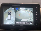 前後左右4つのカメラで、上から見たような映像をお届け、駐車時も安心、アラウンドビューモニター付(肉眼では確認し辛い左前の映像に切り替えることも可能です)。