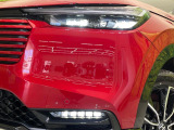 【シーケンシャルターンランプ付きLEDヘッドライト】人気の『流れるウィンカー』付きのLEDヘッドライトを装備♪高級感はもちろん、点灯時は存在感たっぷりで他車からも認識されやすく安心です。