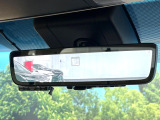 【デジタルインナーミラー】後席の大きな荷物や同乗者で後方が確認しづらい時でも安心!カメラが撮影した車両後方の映像をルームミラー内に表示。クリアな視界で状況の確認が可能です!