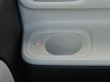 ホッとカップホルダーが運転席・助手席にあります。ホットドリンクをちょうど良い温度でキープしてくれる保温機能付で嬉しいです。
