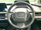 インテリアに合わせたデザインのステアリングは、運転される方のことも考え、運転しやすい形状、大きさです。是非一度、実際に触ってお確かめください。