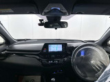 落ち着いたカラーの内装で、ゆったりと運転したい方に。