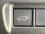 【パワーバックドア】スマートキーや運転席のボタンを押すだけでリアゲートが自動で開閉します!荷物を持っている時や、高い位置にあるバックドアを閉める際に便利な機能です♪