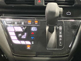 操作しやすい位置にあるシフトレバー!