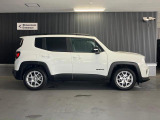 【ホイールアーチ】台形ホイールアーチはJeep伝統のデザインです。採用している理由は諸説ありますが、オフロードを走行する際にタイヤとボディが干渉しあわないよう配慮した作りにするためとなります。