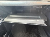 【グローブボックス】大容量のグローブボックスです!!車検証ケース他、日頃使う小物類の収納スペースもたくさんあります!