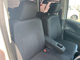 運転席まわりには十分なスペースがあり、大柄な方でもゆったり運転していただける環境です。