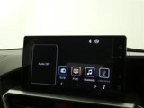 9インチのディスプレイオーディオ装着です。スマホとの通信で様々なサービスが楽しめます。TV視聴にも対応しています。