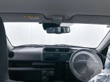 落ち着いたカラーの内装で、ゆったりと運転したい方に。