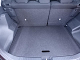 後部座席使用時でも十分なスペースがありさまざまな荷物に対応します。