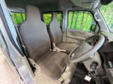運転席シート廻りは使用感も少なく、良好な状態となっています。丁寧に使われていたことがよくわかりますね。