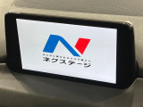 【8インチマツダコネクト】車内の雰囲気にマッチした大型のディスプレイ。スマホ接続でのナビ使用やBluetooth再生等、様々な機能が楽しめます。直感的なダイヤル操作が可能で、使い勝手も良好です。