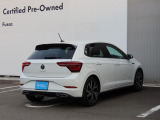 バックドアの開閉はVWエンブレムの上部を押して開きます。バックカメラが内蔵されております