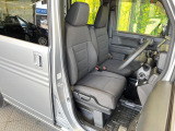 運転席シート廻りは使用感も少なく、良好な状態となっています。前オーナー様が丁寧に使っていたことがよくわかりますね。