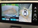 【マルチビューカメラシステム】専用のカメラにより、上から見下ろしたような視点で360度クルマの周囲を確認することができます☆死角部分も確認しやすく、狭い場所での切り返しや駐車もスムーズに行えます。