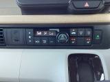 運転席・助手席とそれぞれシートヒーターがついてます。寒い冬には嬉しい機能です!