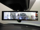 スマートルームミラー付きで後部座席に乗車してても後方がしっかり見れます