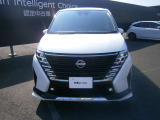LEDヘッドライトとフロントフォグランプが付いておりますので、夜間の運転も明るく安全に走行できます。