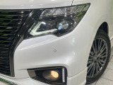 【LEDヘッドライト】悪天候や夜間走行時も良好な視界を確保し安心して運転できる高輝度LEDヘッドライトを装備!点灯速度が早く、消費電力も抑えられています。