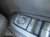 駐車時や狭い道でのすれ違い時に気を使うミラー。電動格納式ドアミラーはそんな時に便利です。