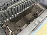 【パンク修理キット】スペアタイヤの代わりにパンク修理キットが備え付けられております