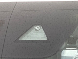 【スマートシティブレーキサポート】低速走行中に前方の車両等を認識し、衝突しそうな時は警報とブレーキで衝突回避と被害軽減をアシスト。より安全にドライブをお楽しみいただけます。