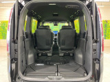 普段のお買い物や通勤、送迎等に十分な荷室スペースを確保しております。セカンドシートを倒すと、大きな荷物の積載も可能です♪