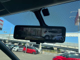 スマートルームミラー♪たくさん荷物を載せても、バックカメラで映像を映すので後方の視界も確保!!様々なシーンで活躍する便利装備☆