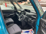 運転しやすいゆったり空間♪前席&hArr;後席の移動がしやすい【センターウォークスルー】です。