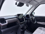 ダイハツのお店では、ダイハツ車を知り尽くしたプロフェッショナルが、専用の診断機器を使って各システムを点検しております。