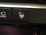 【リモート機能つきアドバンストパーク】専用スマートフォンアプリの使用で、車外から遠隔駐車・出庫が可能な先進機能。広い場所で乗り降りしたい時に便利です♪