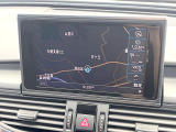 ●純正ナビ:一体感のあるナビは、高級感ある車内を演出してくれます。オーディオ機能も充実しておりますので、運転もより楽しめます♪