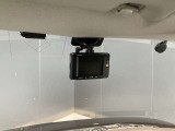 いくら安全運転をしていても、事故に巻き込まれることもあります。万が一の時に証拠として使える社外品前後ドライブレコーダーがついてます♪