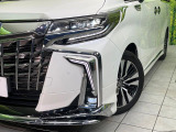 【シーケンシャルターンランプ付きLEDヘッドライト】人気の『流れるウィンカー』付きのLEDヘッドライトを装備♪高級感はもちろん、点灯時は存在感たっぷりで他車からも認識されやすく安心です。