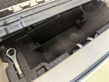 【パンク修理キット】スペアタイヤの代わりにパンク修理キットが備え付けられております