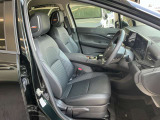 運転席シートリフター(ラチェット式)で、座面の高さも上下に動き、体格にあわせて調整ができます。