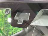 【レーダーブレーキサポート】走行中に前方の車両等を認識し、衝突しそうな時は警報とブレーキで衝突回避と被害軽減をアシスト。より安全にドライブをお楽しみいただけます。