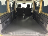 後部座席は水平格納式!フラットで広々した空間が誕生!レジャーや車中泊にも大活躍します♪