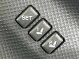 【メモリー機能付きパワーシート】ドライバーごとに設定したシート位置を記憶して、ボタン一つで切り替えできる便利な機能!運転する方が複数名いらっしゃるご家庭におすすめです♪
