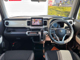 運転廻りの画像です!操作スイッチ類もキレイな状態です。専門スタッフが内外装を清掃・きめ細かい箇所までクリーニングしています。