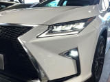【三眼LEDヘッドライト】スタイリッシュな見た目の三眼LEDヘッドライトを装備♪スタイルだけでなく、夜間の走行も視界良好で安心してお乗りいただけます。