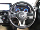 運転が楽しくなる明るく開放的な運転席まわりです。