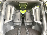 後席を格納すると、これだけの広さが!シーンに合わせたシートアレンジで、大きな荷物も積むことが出来ます♪