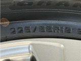 タイヤサイズは【225/55R19】