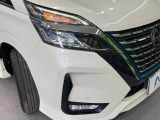 【LEDヘッドライト】悪天候や夜間走行時も良好な視界を確保し安心して運転できる高輝度LEDヘッドライトを装備!点灯速度が早く、消費電力も抑えられています。