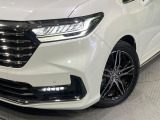 【LEDヘッドライト】悪天候や夜間走行時も良好な視界を確保し安心して運転できる高輝度LEDヘッドライトを装備!点灯速度が早く、消費電力も抑えられています。